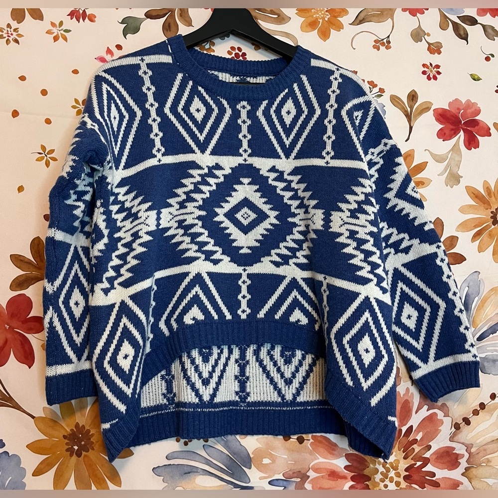 Boho Aztec Women’s M Sweater Blue Ecru Southwestern High Low Casual School Crew